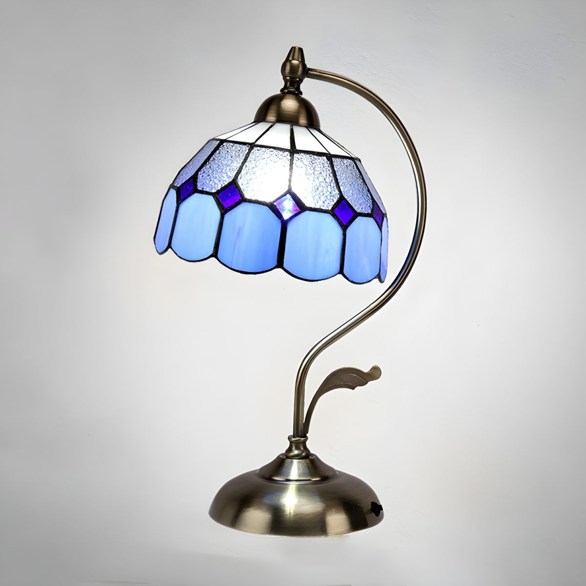 Classic Tiffany Glass Dome Table Lamp | Luneri