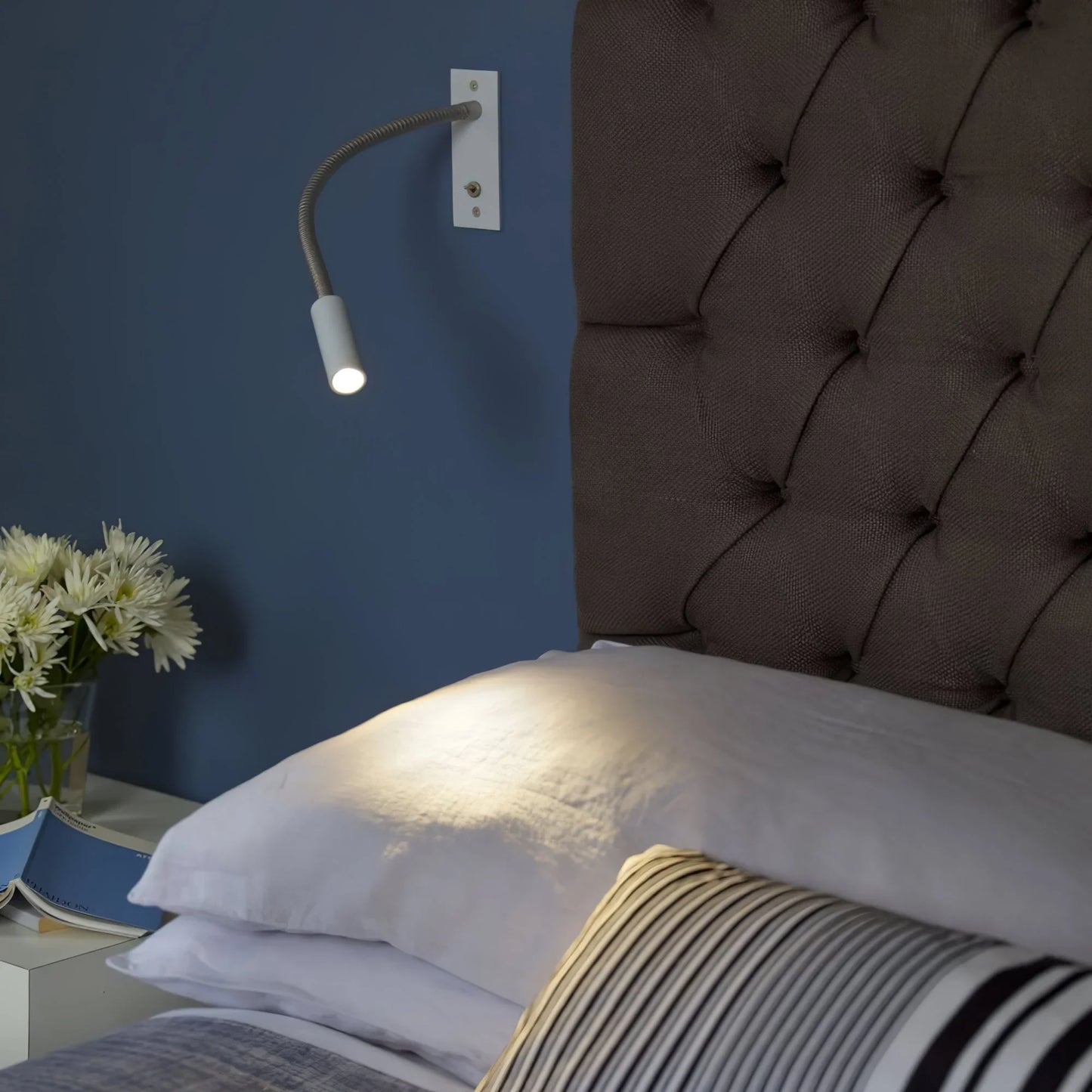 Art Deco Integrated LED Adjustable Bedroom Wall Light | Vilqor
