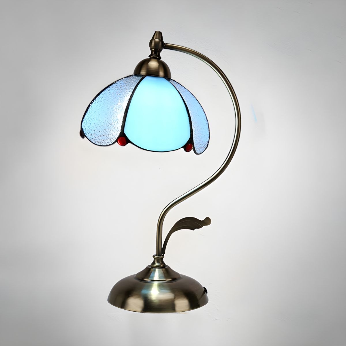 Classic Tiffany Glass Dome Table Lamp | Luneri