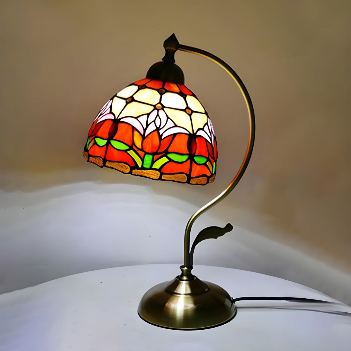 Classic Tiffany Glass Dome Table Lamp | Luneri