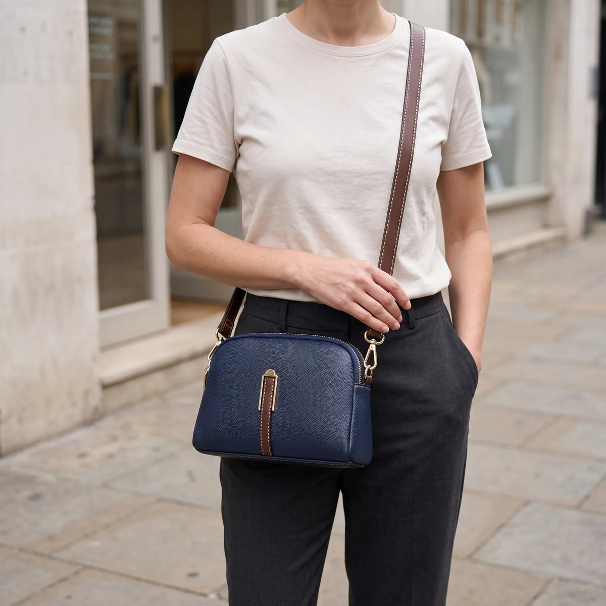 Compact Shell Shape Crossbody Bag