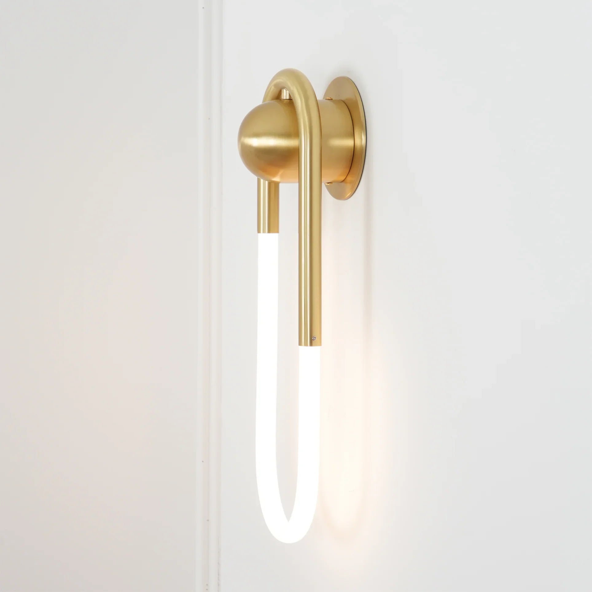 Contemporary Brass Loop LED Wall Light for Interiors | Loopra