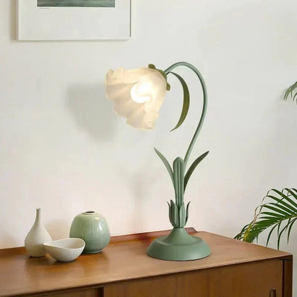 French Flower Vintage Style Table Lamp with Metal Base | Flaurin