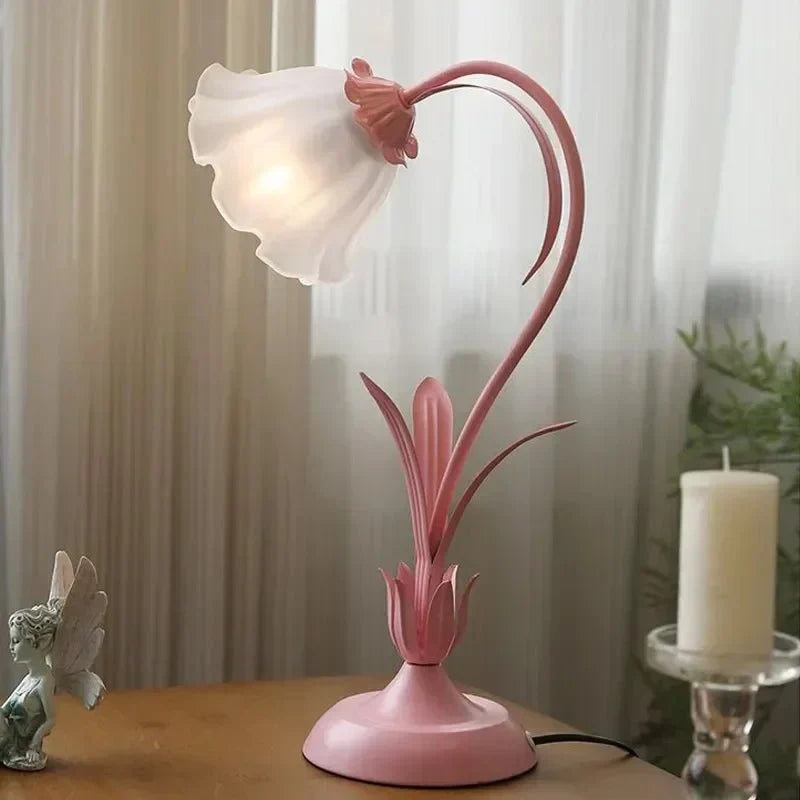 French Flower Vintage Style Table Lamp with Metal Base | Flaurin