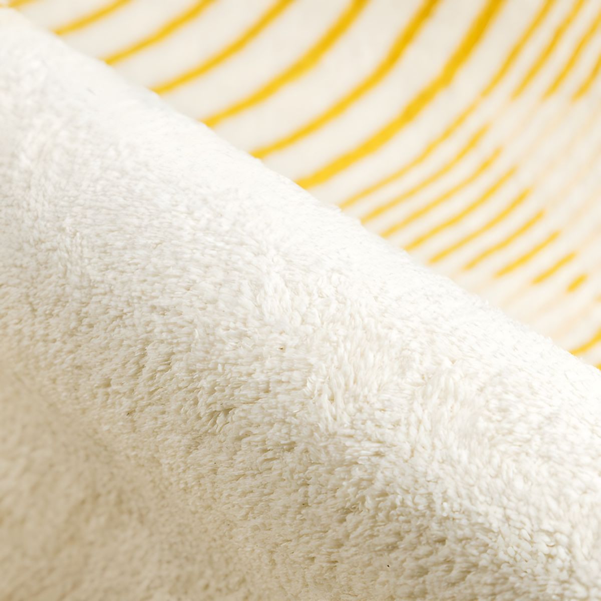 Geometric Oval Scandinavian Polyester Rug Finish | Kervian