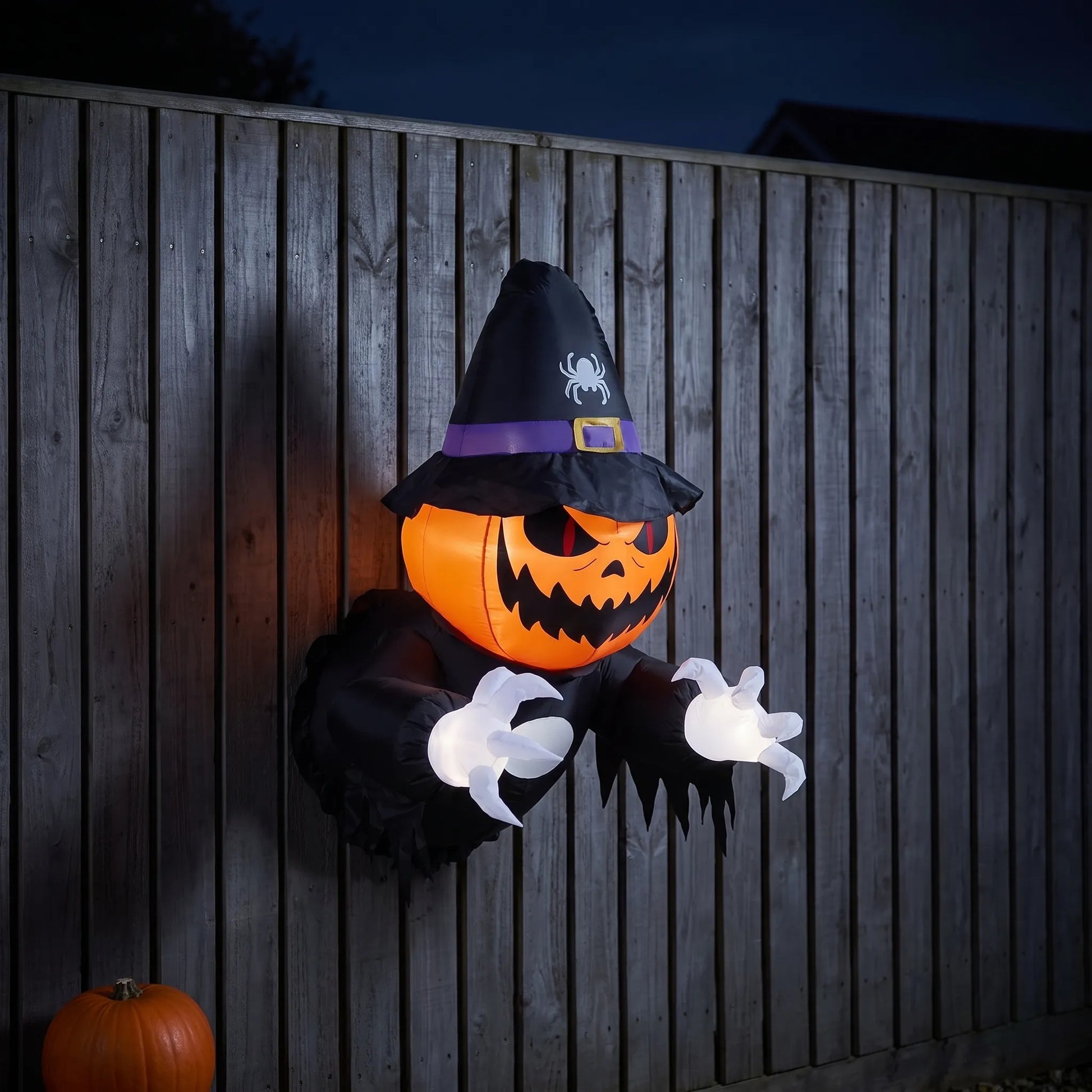 Halloween Inflatable Pumpkin Witch Outdoor Decoration with LED Lights