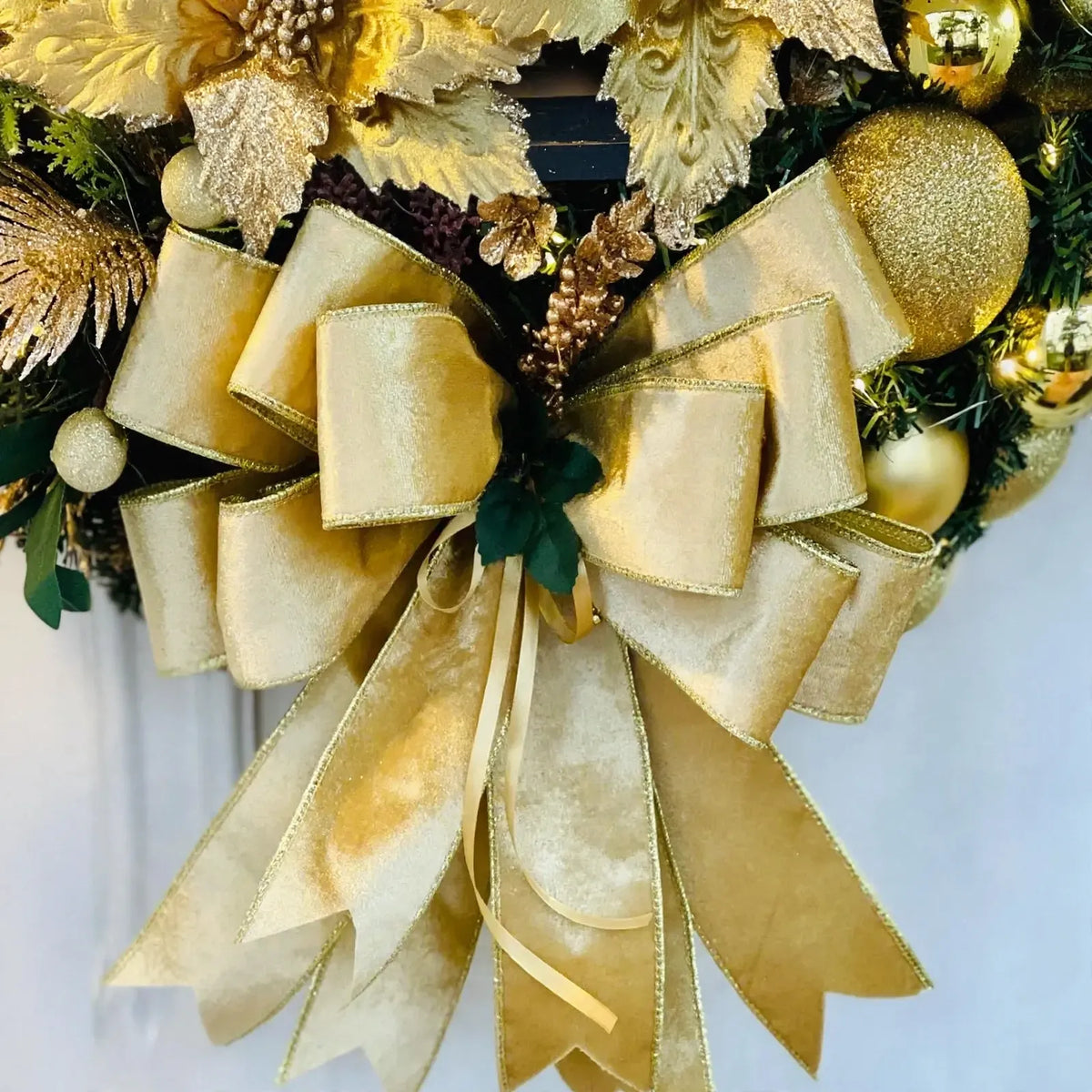 Lighted Decorative Lantern Christmas Wreath