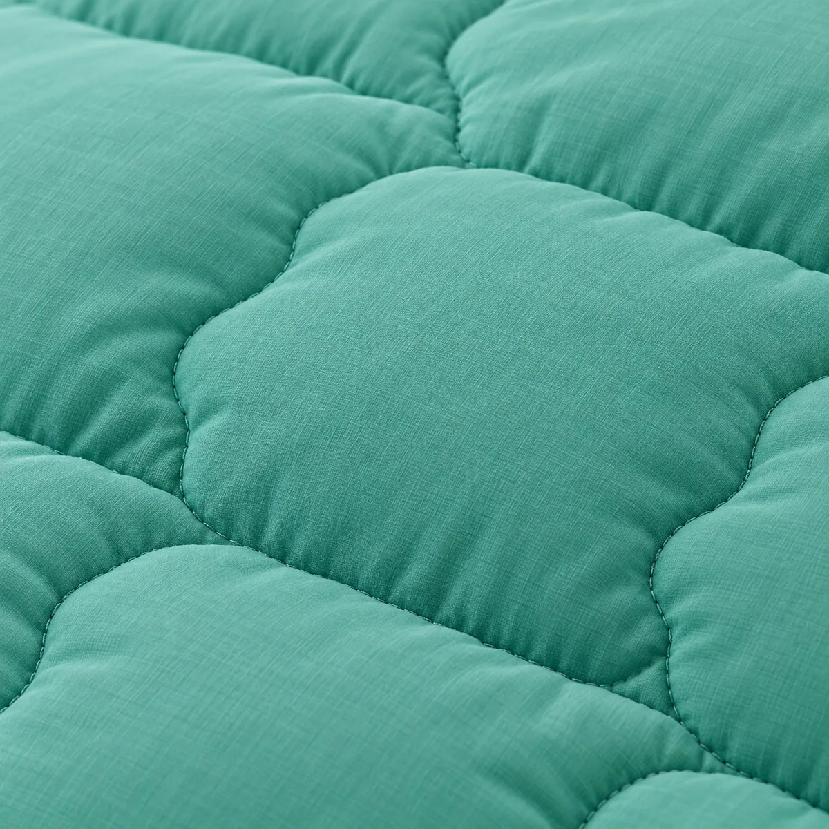 Lightweight Quilted Comforter with Breathable Design