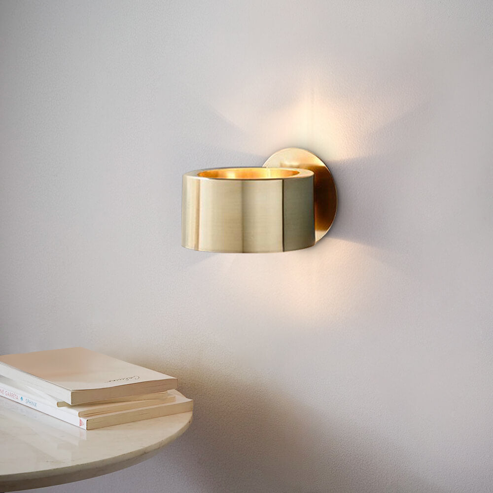 Mid Century One Light Minimalist Metal Wall Sconce | Quorel