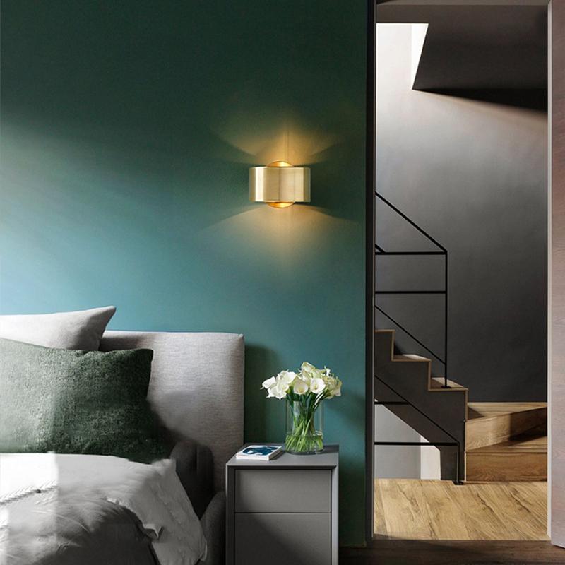 Mid Century One Light Minimalist Metal Wall Sconce | Quorel