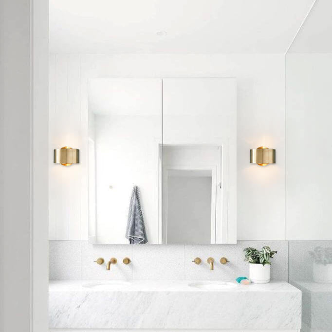 Mid Century One Light Minimalist Metal Wall Sconce | Quorel