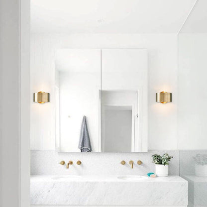 Mid Century One Light Minimalist Metal Wall Sconce | Quorel