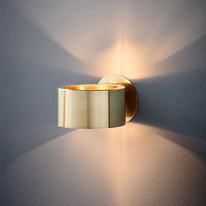 Mid Century One Light Minimalist Metal Wall Sconce | Quorel