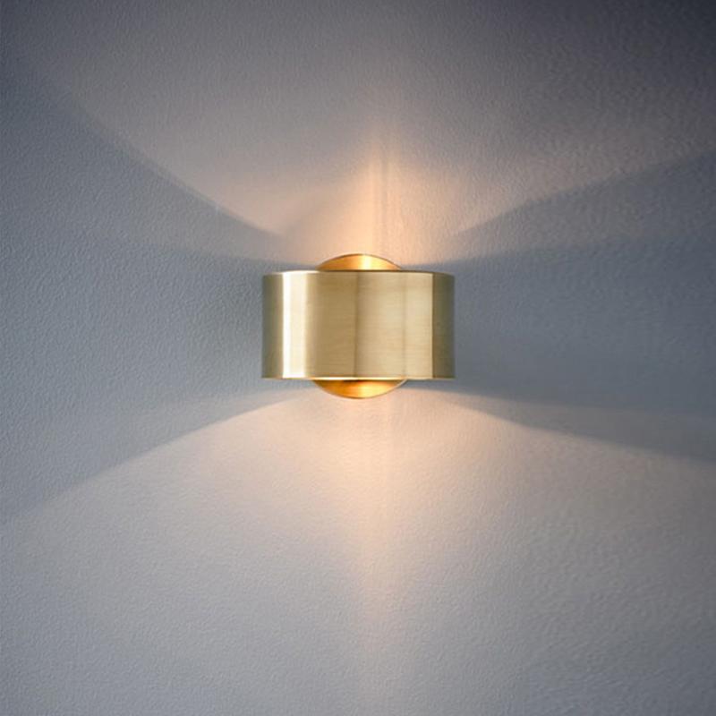 Mid Century One Light Minimalist Metal Wall Sconce | Quorel