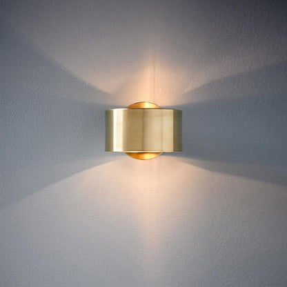 Mid Century One Light Minimalist Metal Wall Sconce | Quorel