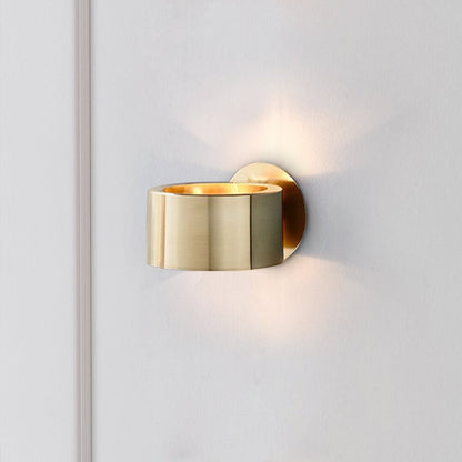 Mid Century One Light Minimalist Metal Wall Sconce | Quorel