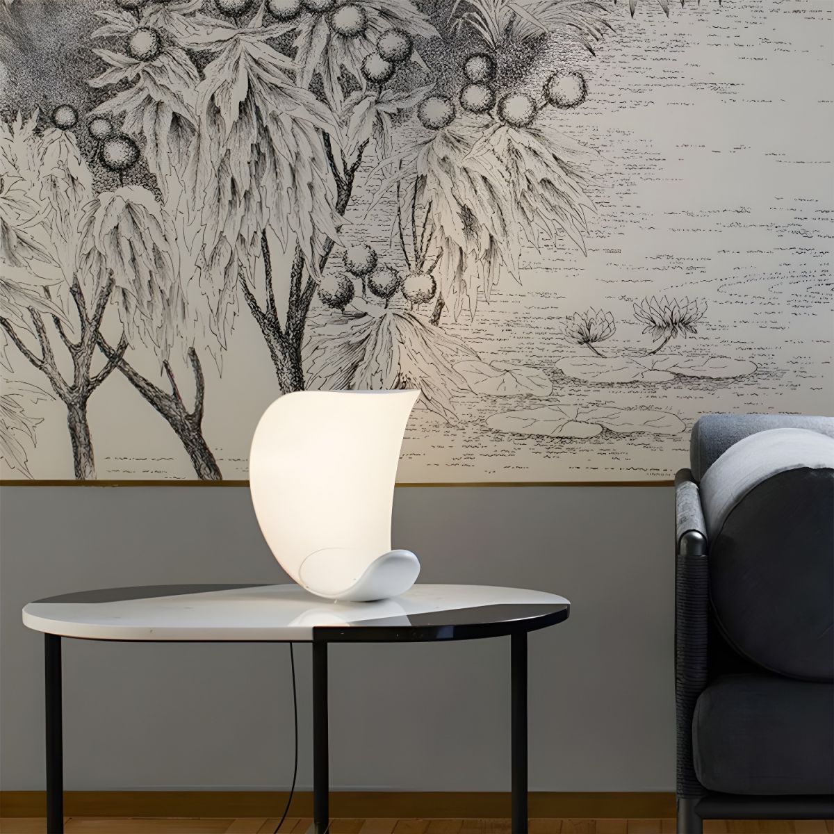 Minimalist LED Table Lamp with Metal Base | Valaro