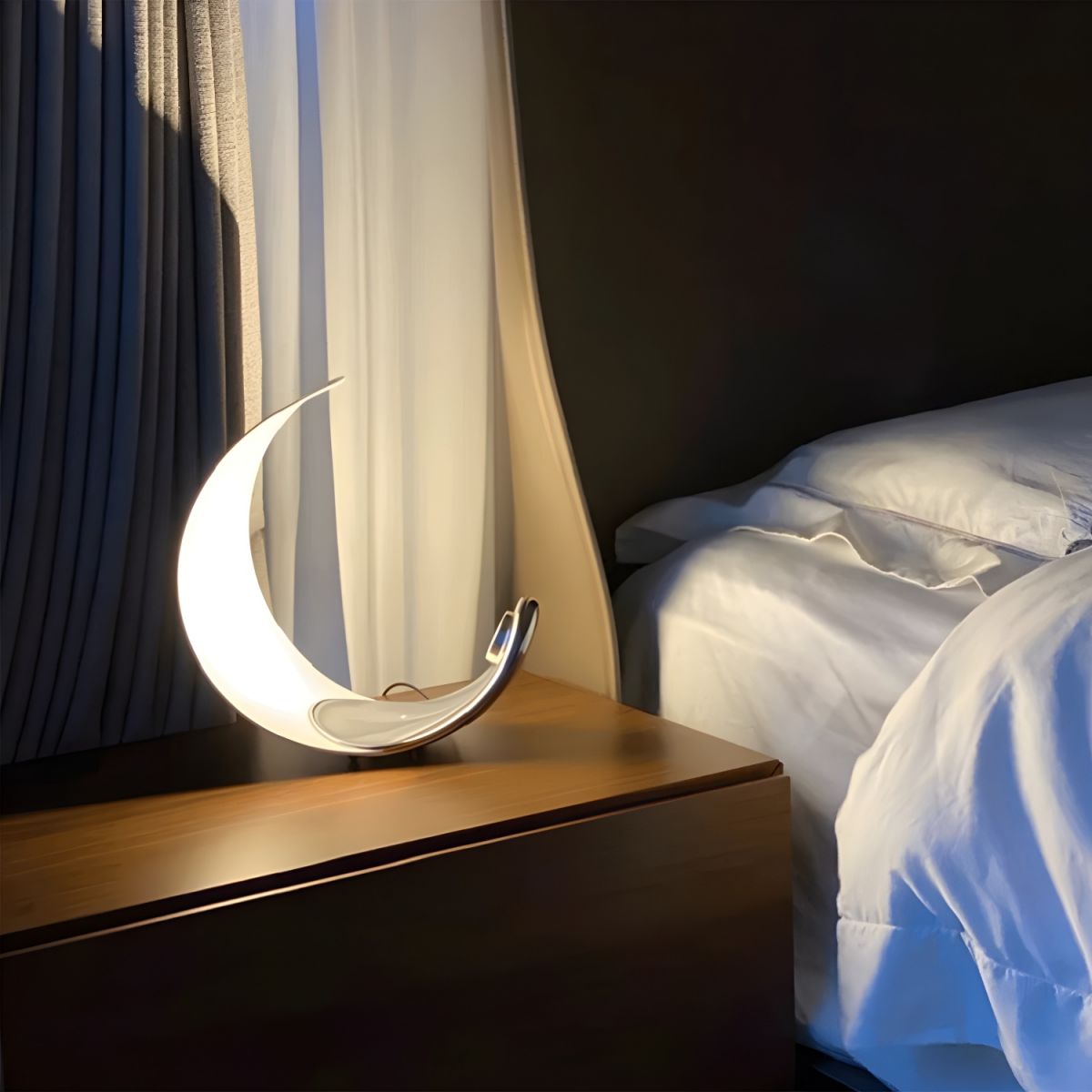 Minimalist LED Table Lamp with Metal Base | Valaro