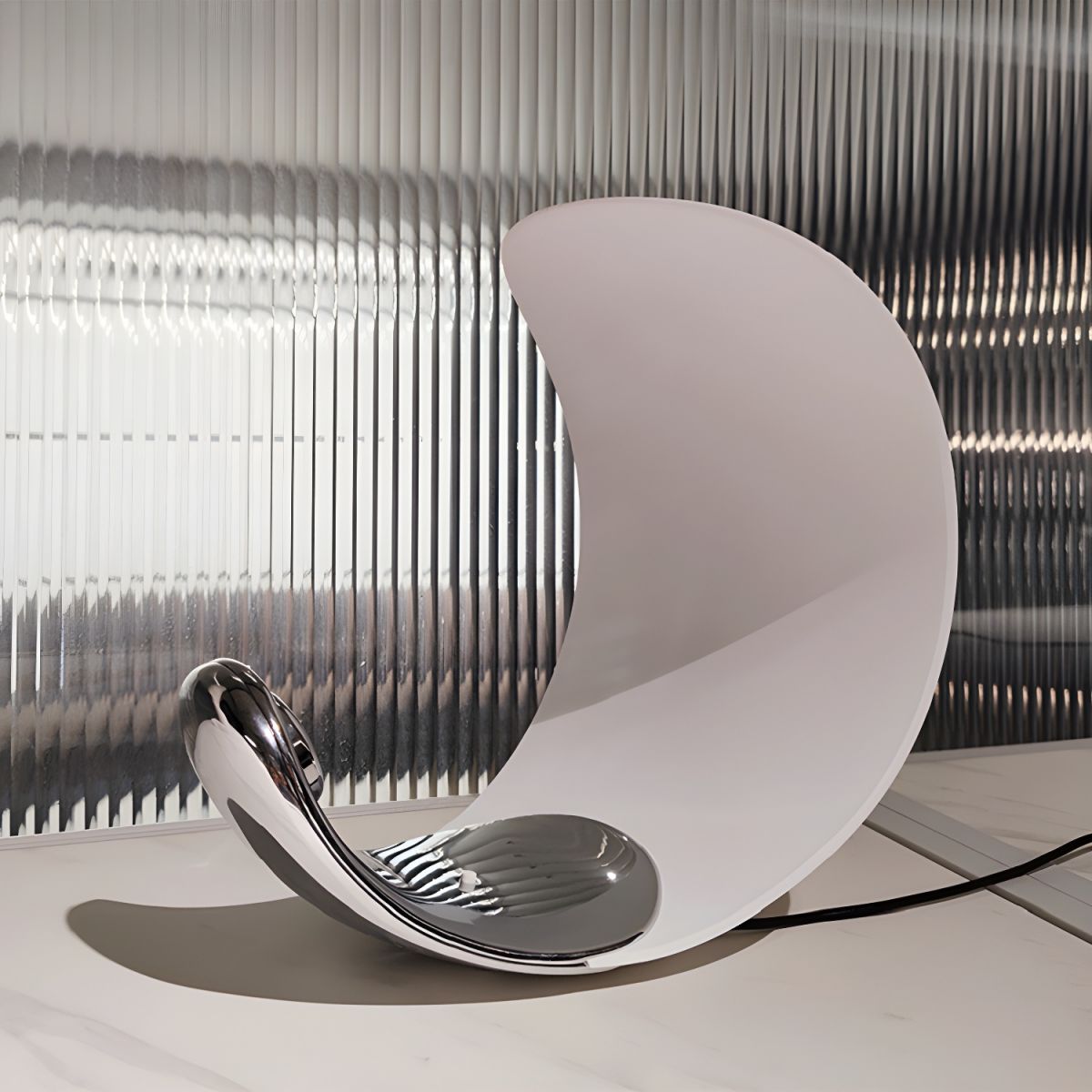 Minimalist LED Table Lamp with Metal Base | Valaro