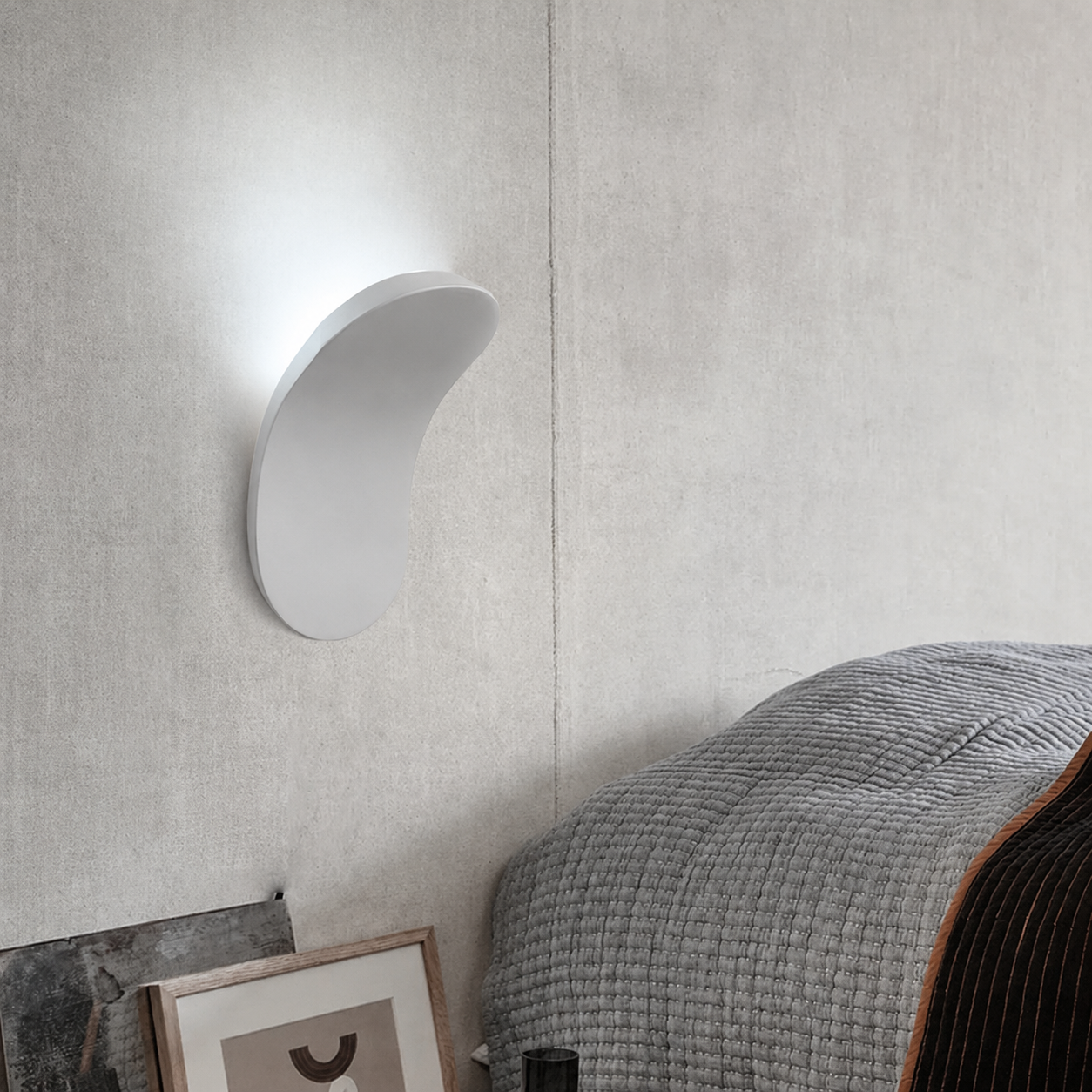 Minimalist Modern Integrated LED Oval Wall Sconce | Maviro