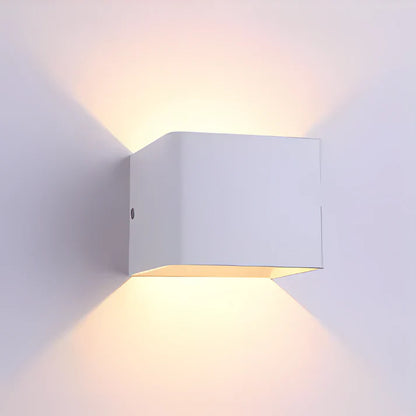 Modern Cube LED Wall Light for Modern Interiors | Cubrilo