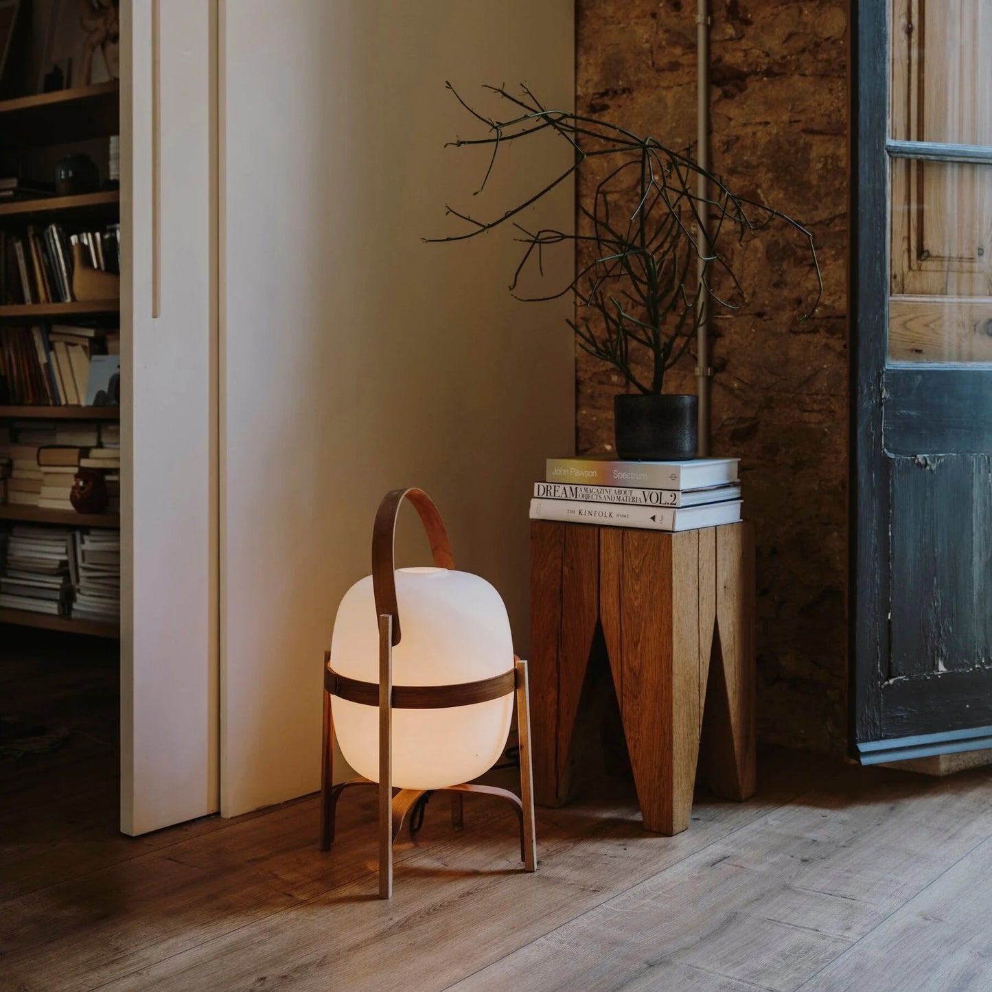Modern Glow Glass Table Lamp | Damaro