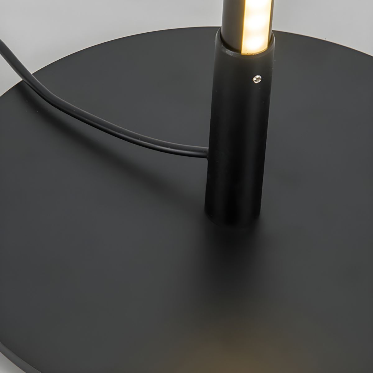 Modern Linear Metal Floor Lamp Design | Jelrixo