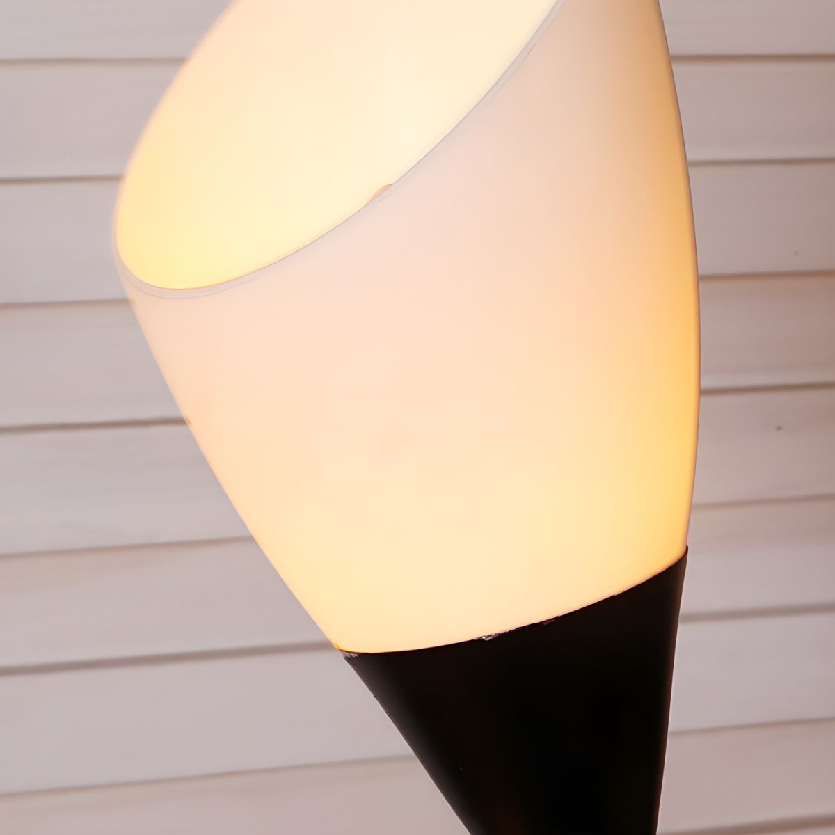 Modern Metal Floor Lamp with Acrylic Flower Shade | Noveska