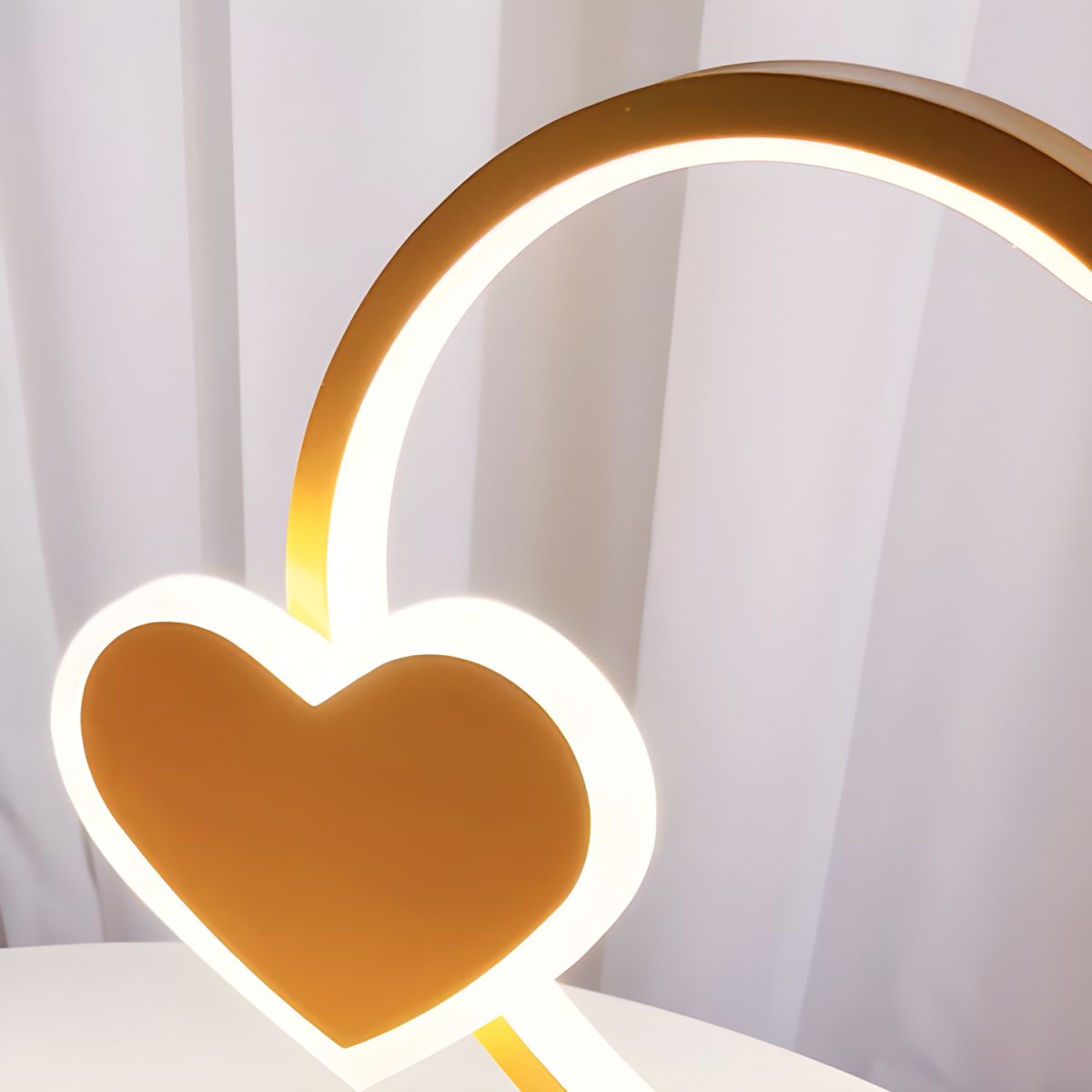 Modern Metal LED Table Lamp for Bedroom | Lumira