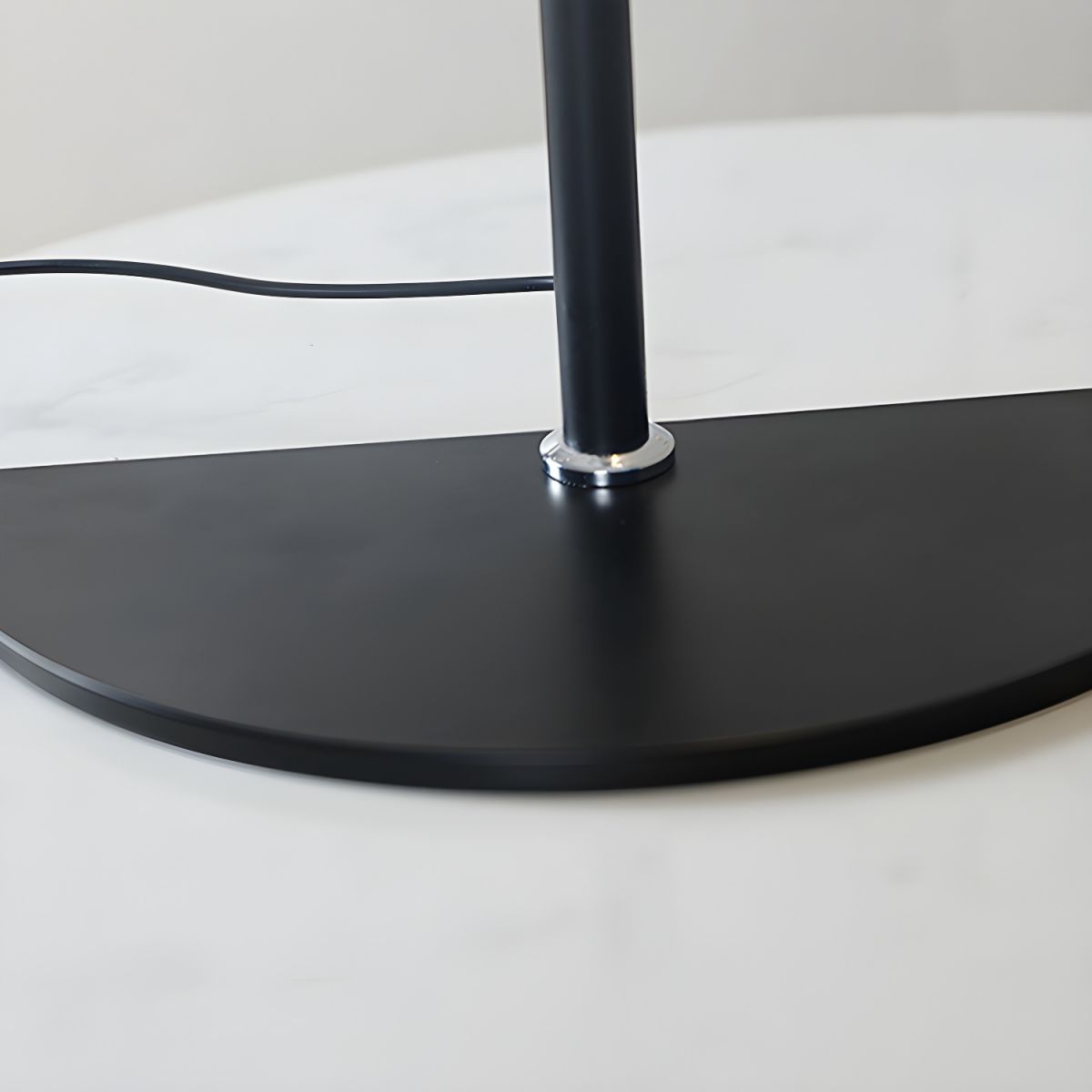 Modern Metal Tube Floor Lamp Design | Calyrix