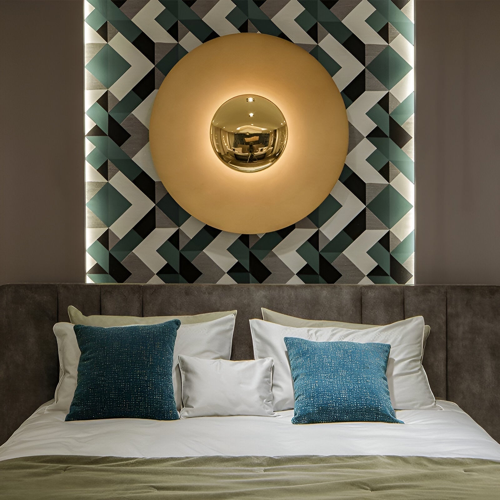 Nordic Round Metal LED Wall Light for Interiors | Tavena