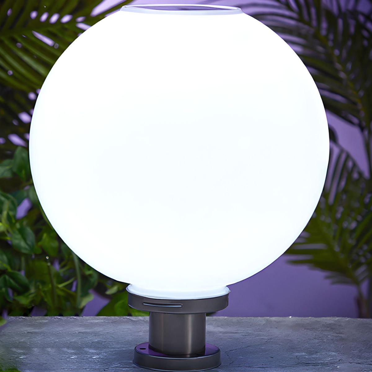 Nordic Solar Metal Sphere Outdoor Light | Elvaro