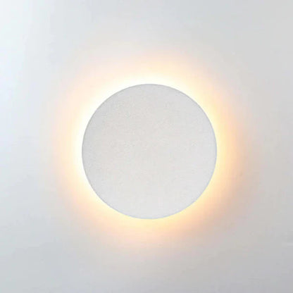 Outdoor LED Wall Light Metal Minimalist Design | Laviro