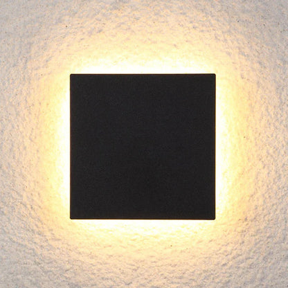 Outdoor LED Wall Light Metal Minimalist Design | Laviro