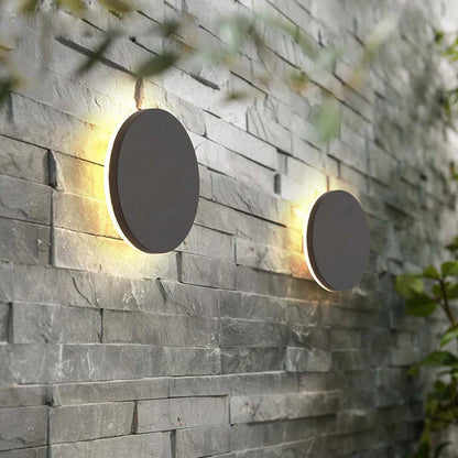 Outdoor LED Wall Light Metal Minimalist Design | Laviro