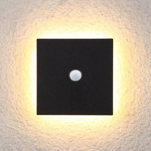Outdoor LED Wall Light Metal Minimalist Design | Laviro