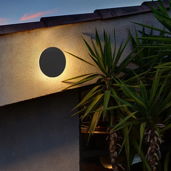 Outdoor LED Wall Light Metal Minimalist Design | Laviro