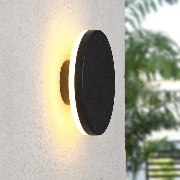 Outdoor LED Wall Light Metal Minimalist Design | Laviro