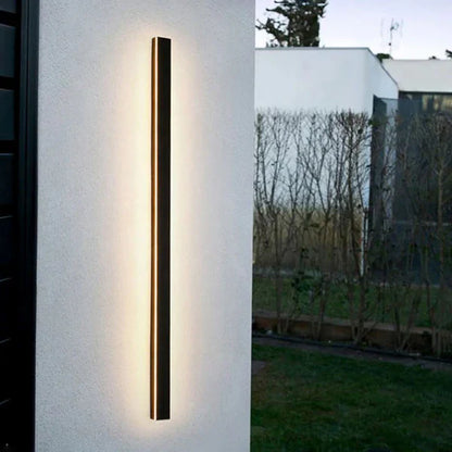 Outdoor Linear LED Wall Light Black for Garden Use | Halvex