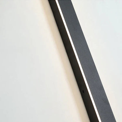 Outdoor Linear LED Wall Light Black for Garden Use | Halvex