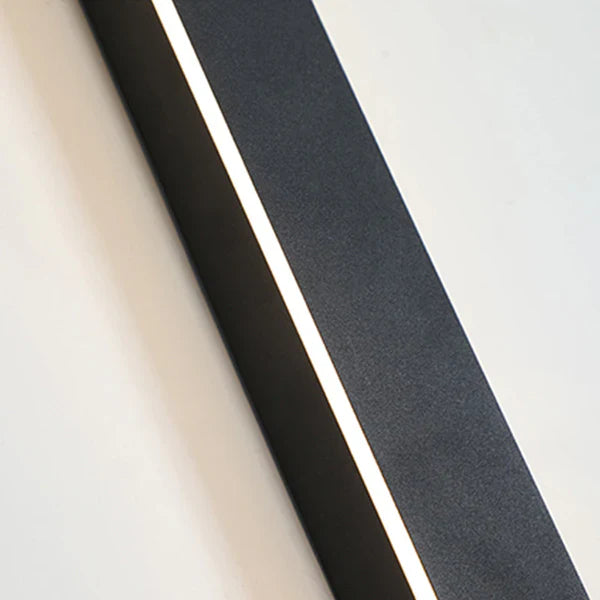 Outdoor Linear LED Wall Light Black for Garden Use | Halvex