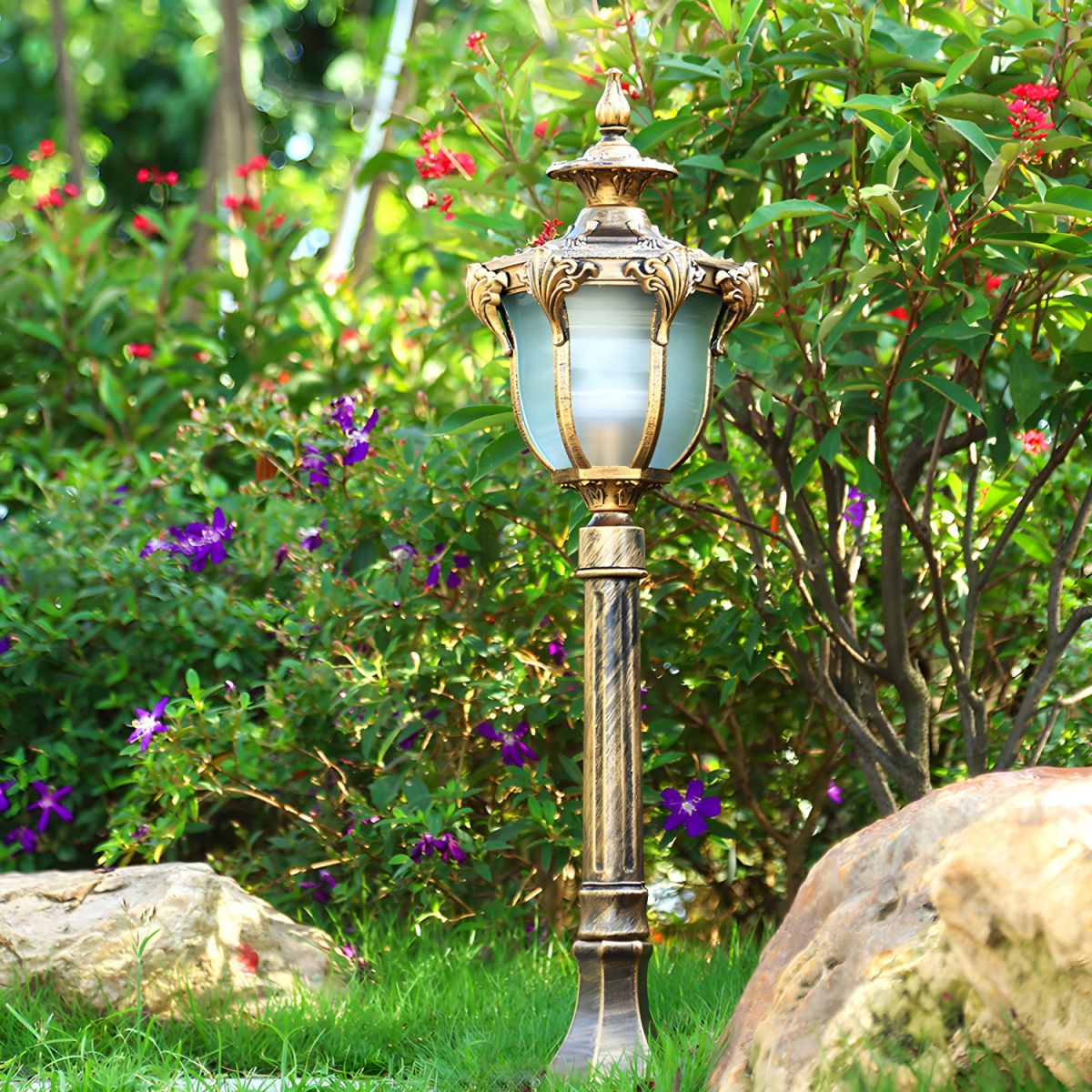 Outdoor Retro Light with Prismatic Glass Bell Shade | Zorvix
