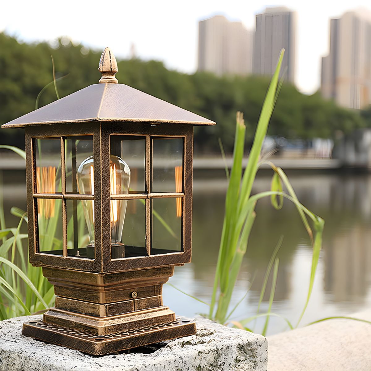 Outdoor Retro Metal Lantern Post Light for Garden | Selqor