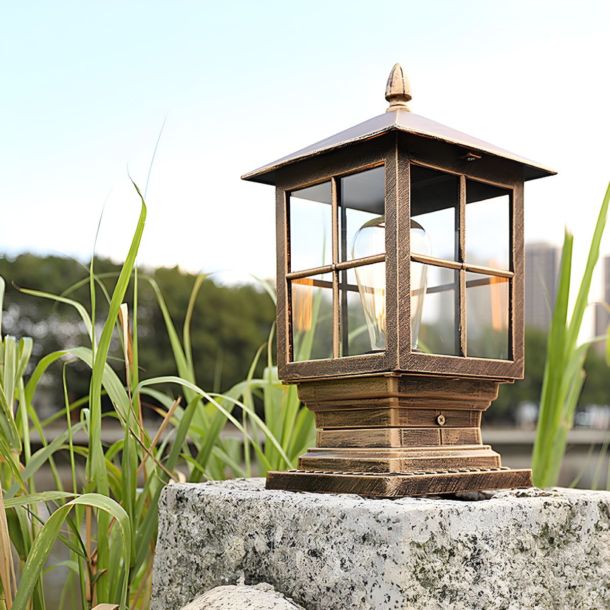Outdoor Retro Metal Lantern Post Light for Garden | Selqor