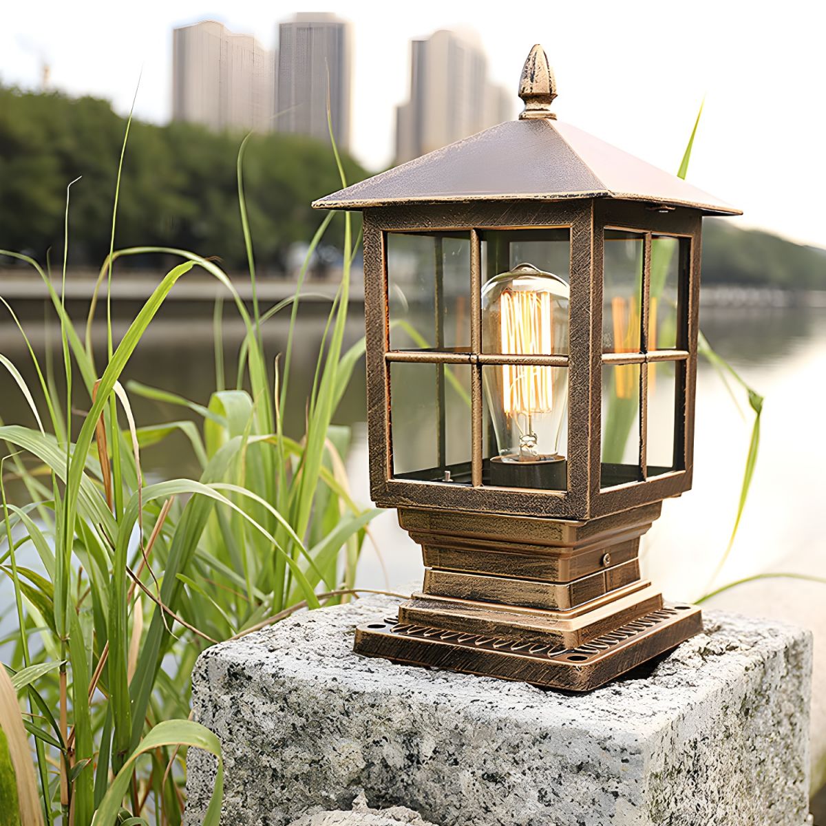Outdoor Retro Metal Lantern Post Light for Garden | Selqor