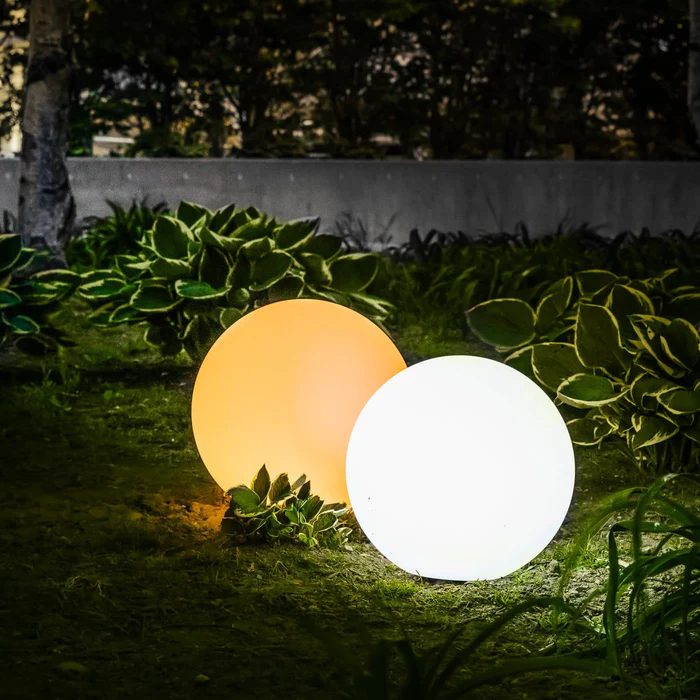 Outdoor Solar LED Sphere Light Modern Portable Design | Bravico