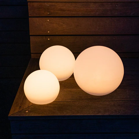 Outdoor Solar LED Sphere Light Modern Portable Design | Bravico