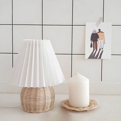 Rattan Table Lamp with Pagoda Shade Oriental Style | Varillo