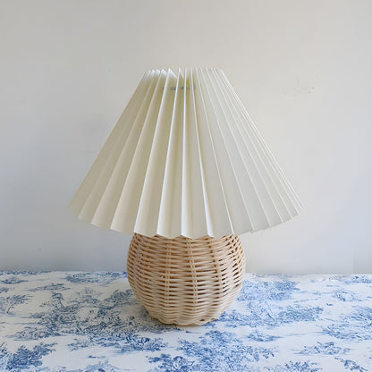 Rattan Table Lamp with Pagoda Shade Oriental Style | Varillo