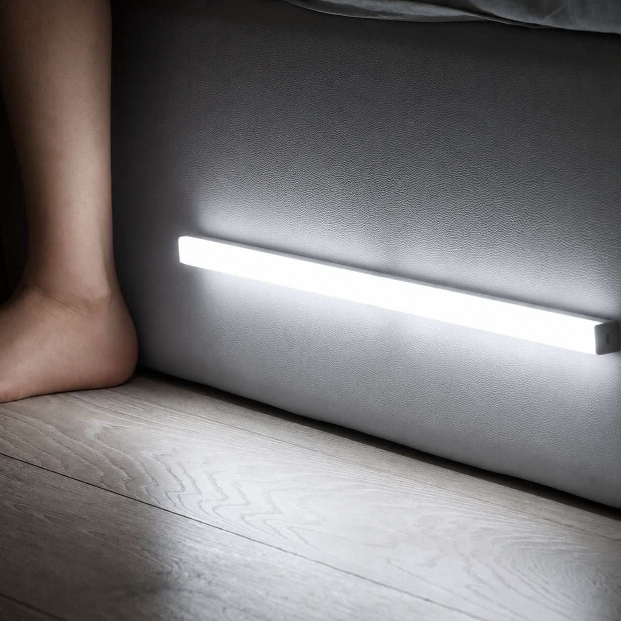 Rechargeable LED Wall Lamp for Bedside and Hall | Lumaire
